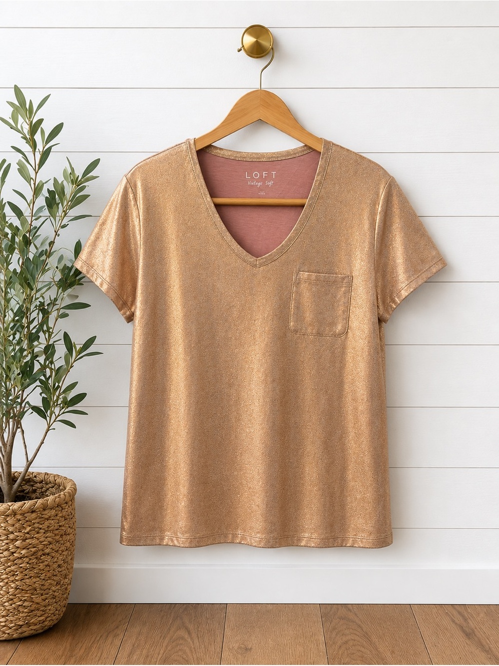 🤎✨ LOFT Vintage Soft Rose Gold Shimmer Tee V-Neck Pocket Top Size Large
